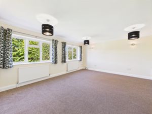 LIVING ROOM- click for photo gallery